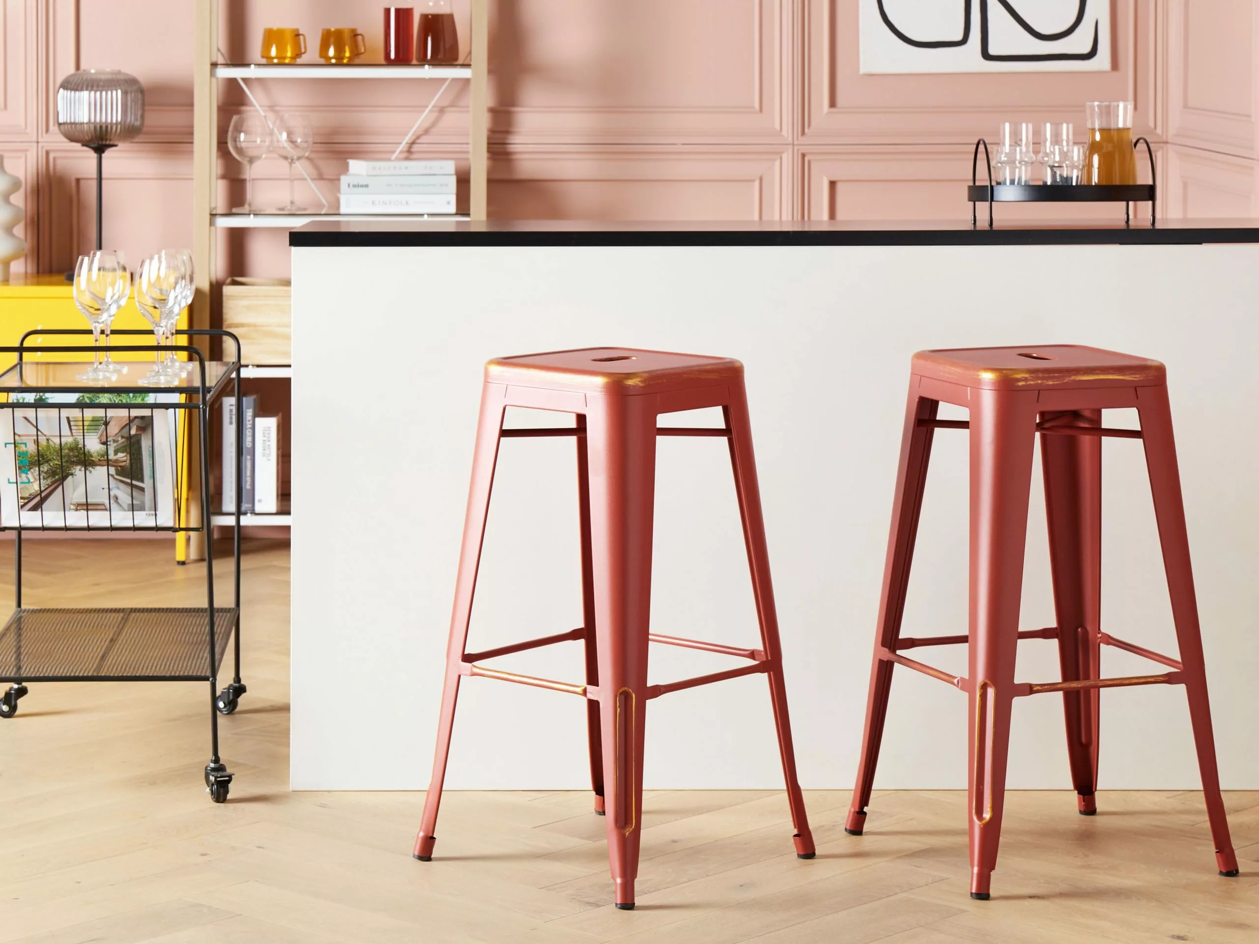 Beliani Baarijakkara Metalli Punainen/kulta 76 Cm 2 Kpl CABRILLO 4 Beliani Baarijakkara Metalli Punainen/kulta 76 Cm 2 Kpl CABRILLO - Image 2