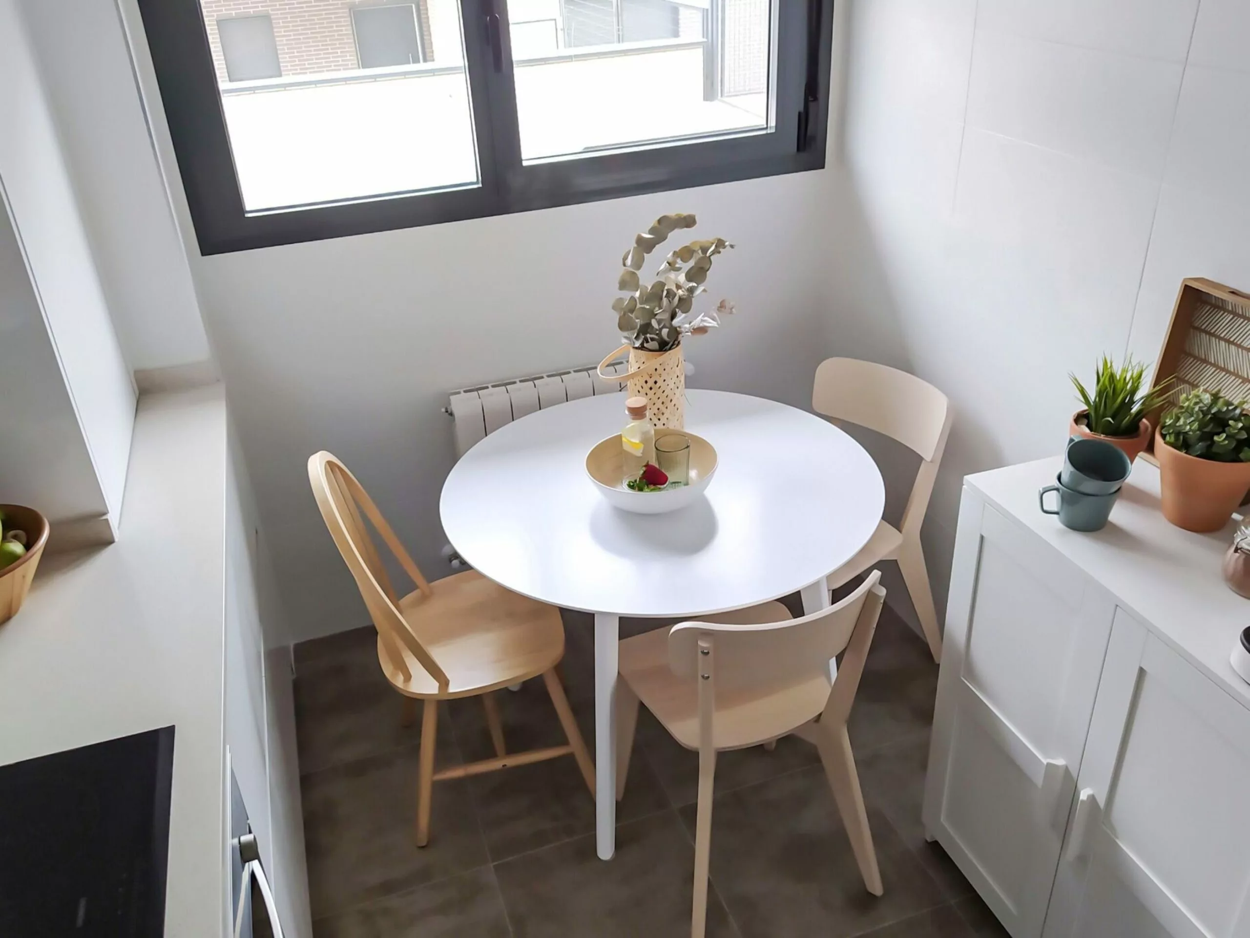 Beliani Ruokapöytä Valkoinen ⌀ 100 Cm ROXBY 5 Beliani Ruokapöytä Valkoinen ⌀ 100 Cm ROXBY - Image 3