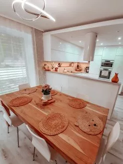 Beliani Ruokapöytä Vaalea Akasiapuu TESA Useita Kokoja -Halpa 2-istuttavat sohvat myymälä undef src sa picid 809887 type whitesh image