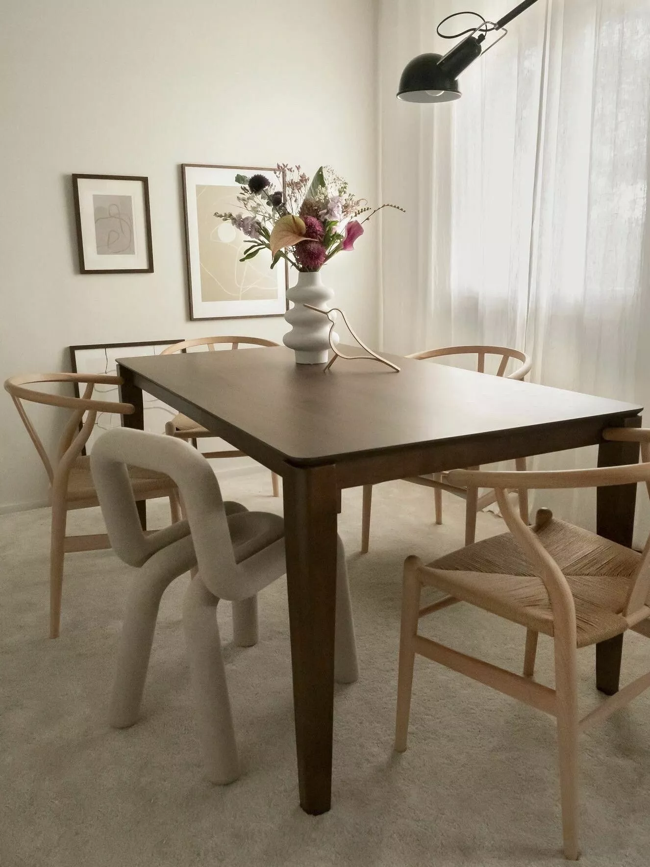 Beliani Ruokapöytä Tumma Puu 160 X 90 Cm LOTTIE 5 Beliani Ruokapöytä Tumma Puu 160 X 90 Cm LOTTIE - Image 3