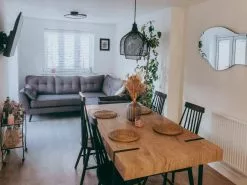 Beliani Ruokapöytä Vaalea Puu/musta ADENA Useita Kokoja -Halpa 2-istuttavat sohvat myymälä undef src sa picid 827643 type whitesh image