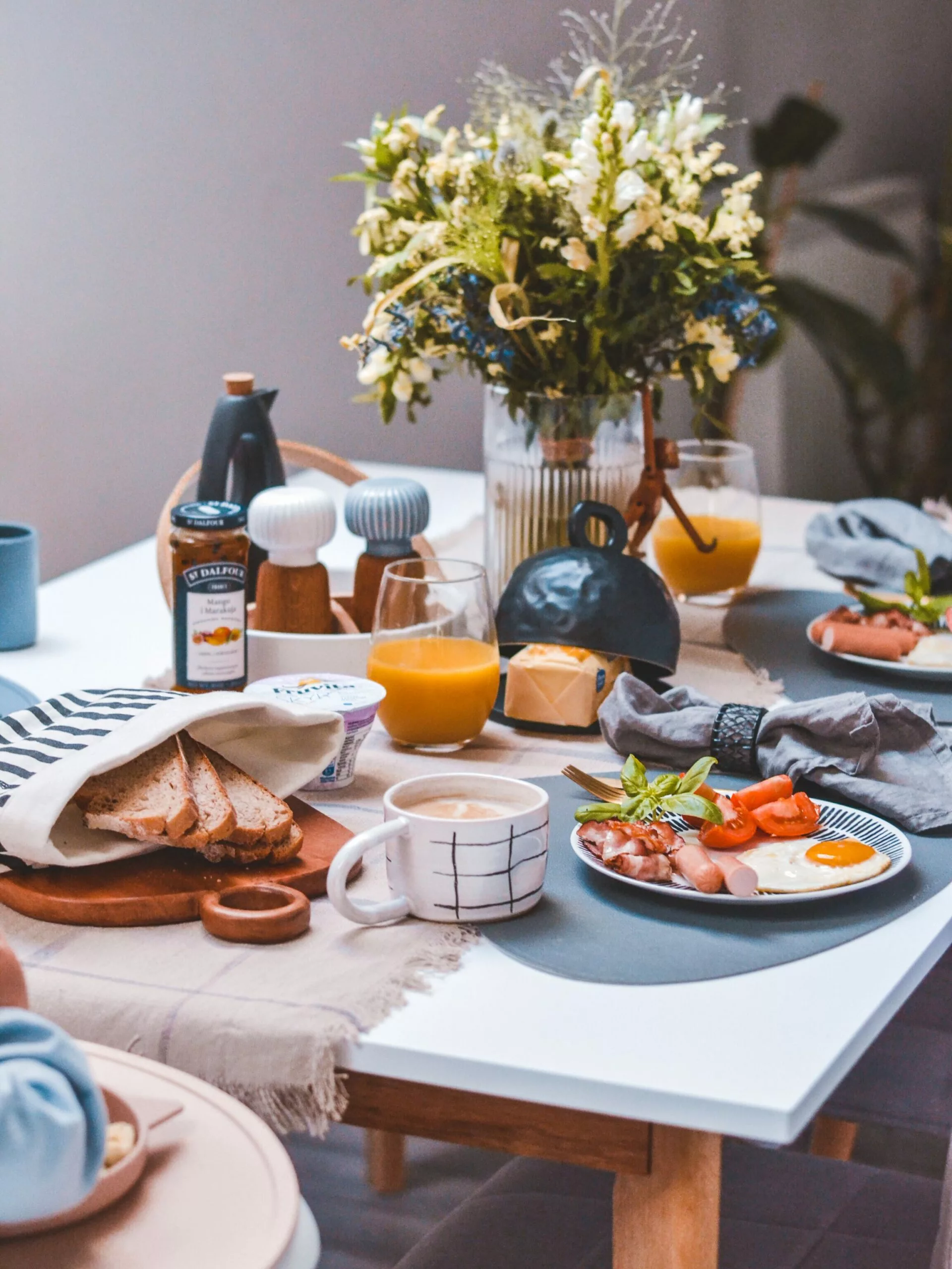 Beliani Ruokapöytä Jatkettava Valkoinen/vaalea Puu 140/180 X 90 Cm SOLA - Image 3