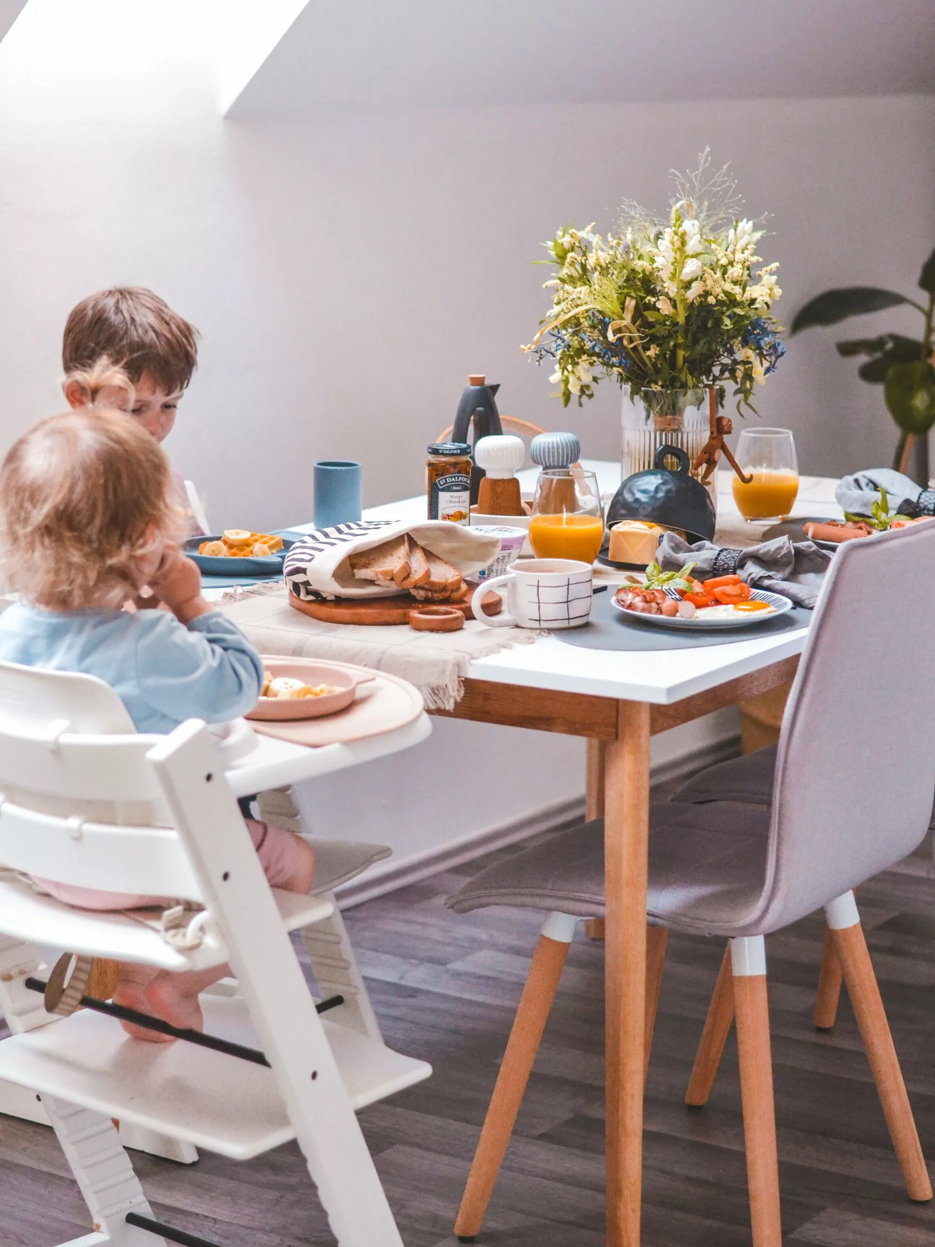 Beliani Ruokapöytä Jatkettava Valkoinen/vaalea Puu 140/180 X 90 Cm SOLA - Image 4