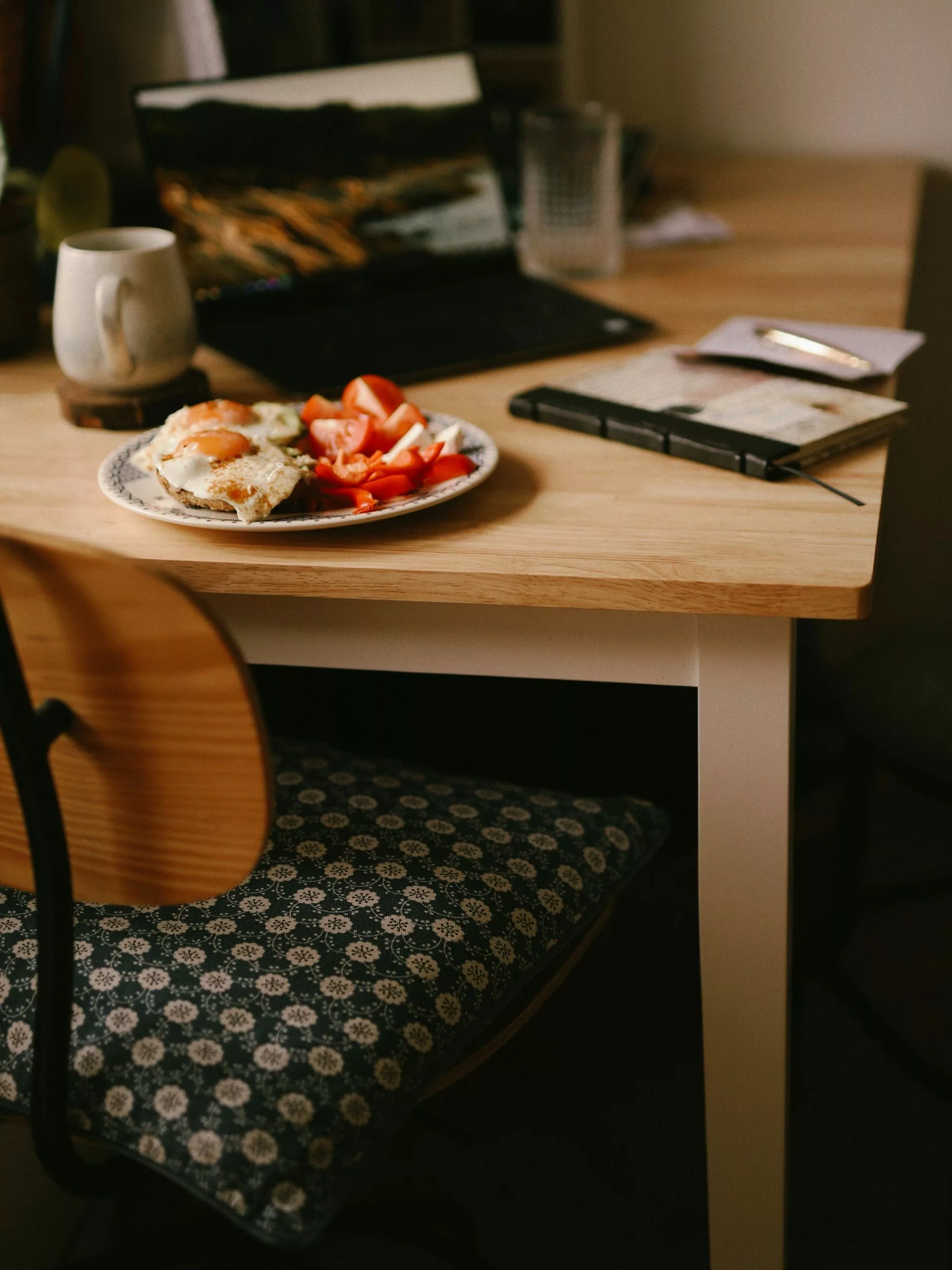 Beliani Ruokapöytä Kumipuu Vaalea Puu/valkoinen 120 X 75 Cm HOUSTON 8 Beliani Ruokapöytä Kumipuu Vaalea Puu/valkoinen 120 X 75 Cm HOUSTON - Image 6